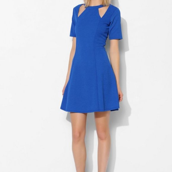 UO Silence+Noise Hart Shoulder Cutout Skater Dress - Picture 4 of 4